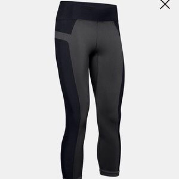 ✨Under armour compression capris✨ - Picture 2 of 5